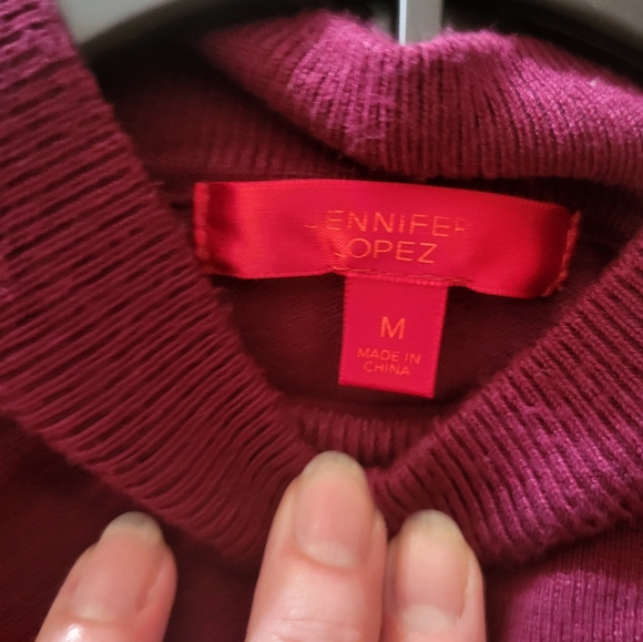 Jennifer Lopez sweater - Picture 3 of 3